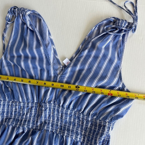 Old Navy Sz L Blue V Neck Stretch Tank Maxi Flare Dress Tie Shoulder Smocked - Picture 7 of 9